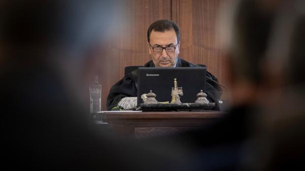 La Audiencia de Sevilla aparta al juez que sentenció a Chaves y Griñán de otra pieza del caso ERE
