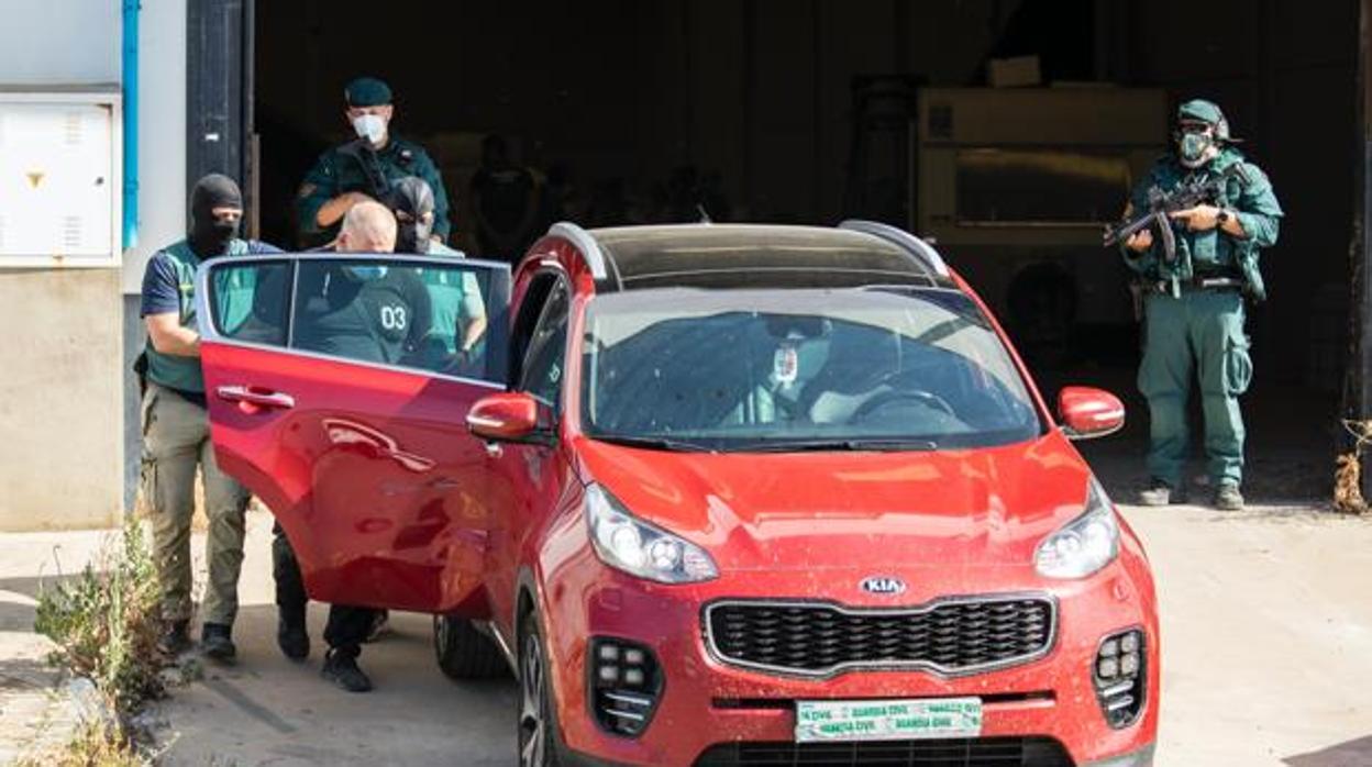 Agentes de la Guardia Civil durante las detenciones por tráfico de drogas