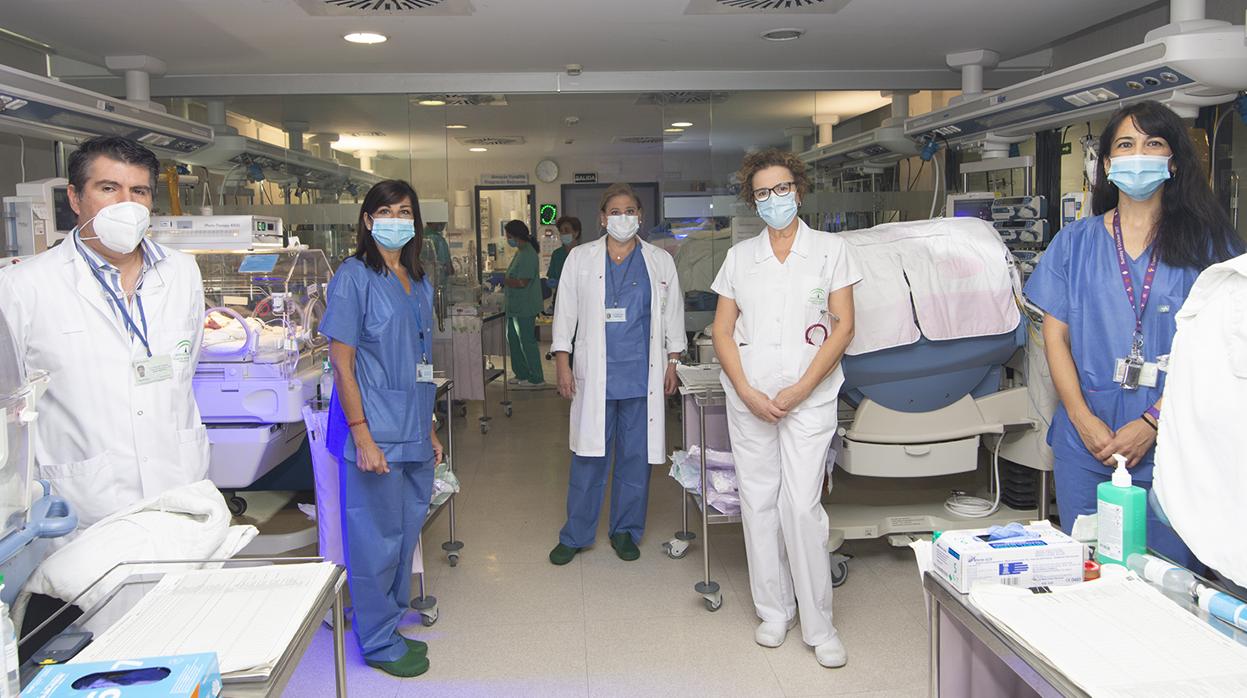 Equipo de profesionales de Cirugía Pediátrica y Neonatología del hospital Reina Sofía de Córdoba