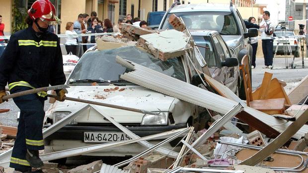 Bomberos andaluces viajan a Beirut para buscar y rescatar supervivientes de la explosión del puerto