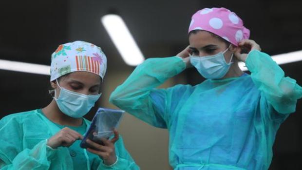 Andalucía ya roza los cien hospitalizados por coronavirus, la peor cifra desde mayo