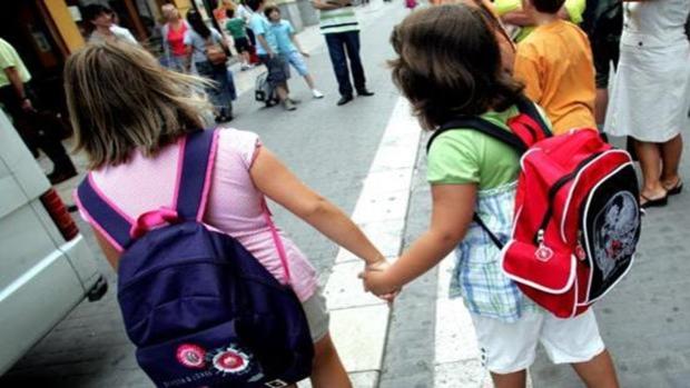 Vuelta a clase: ni toma de temperatura ni desinfectar zapatos de los niños en los colegios