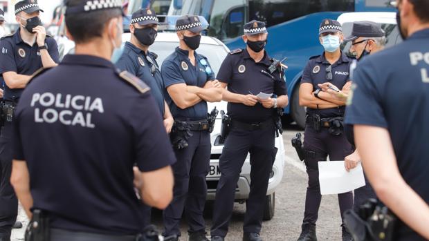 Detenidos por agredir a dos agentes de la Policía Local de Huelva que los denunciaron por beber en la calle