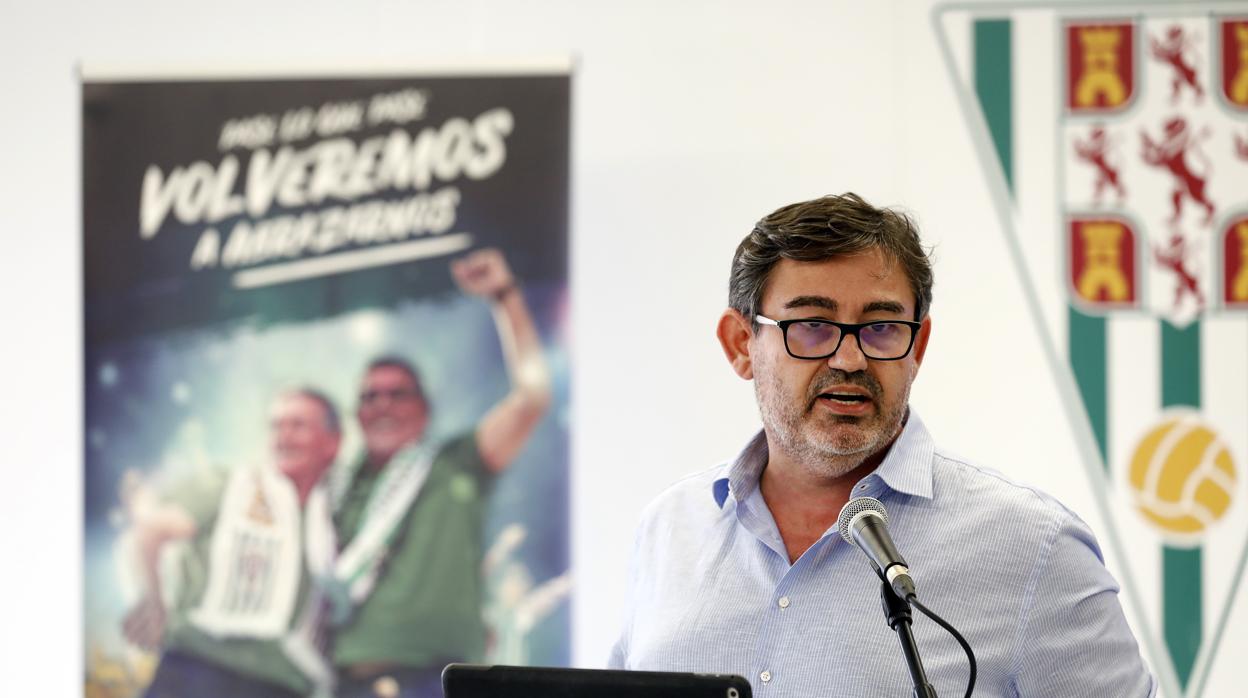 González Calvo, en una rueda de prensa en el estadio El Arcángel