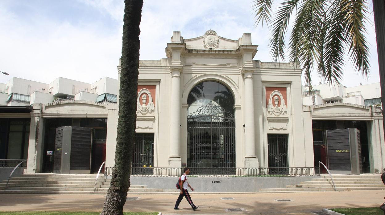 Edificio neoclásic La Pérgola en los jardines de lLa Victoria