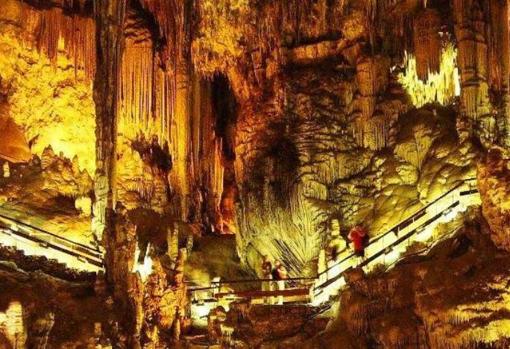 Interior de la Cueva de Nerja