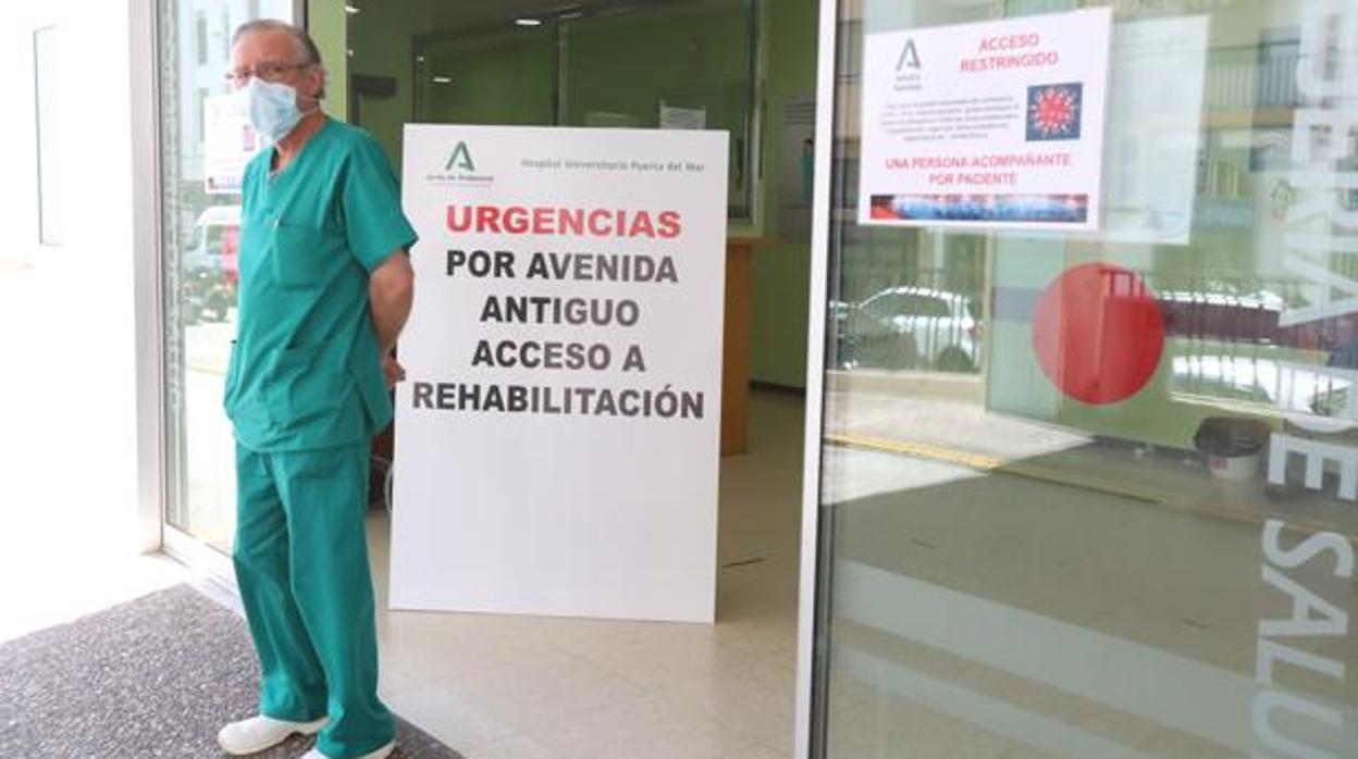 Entrada a un hospital gaditano