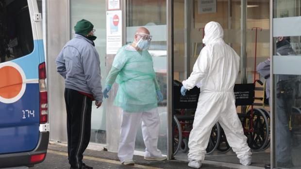 Andalucía sólo suma un ingreso en UCI por coronavirus en el último día y alcanza los 35