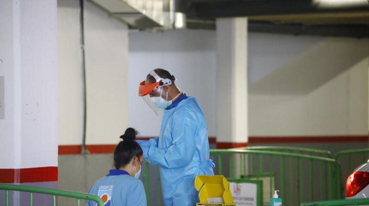 Toma de muestras para pruebas PCR en Córdoba, en una imagen de archivo