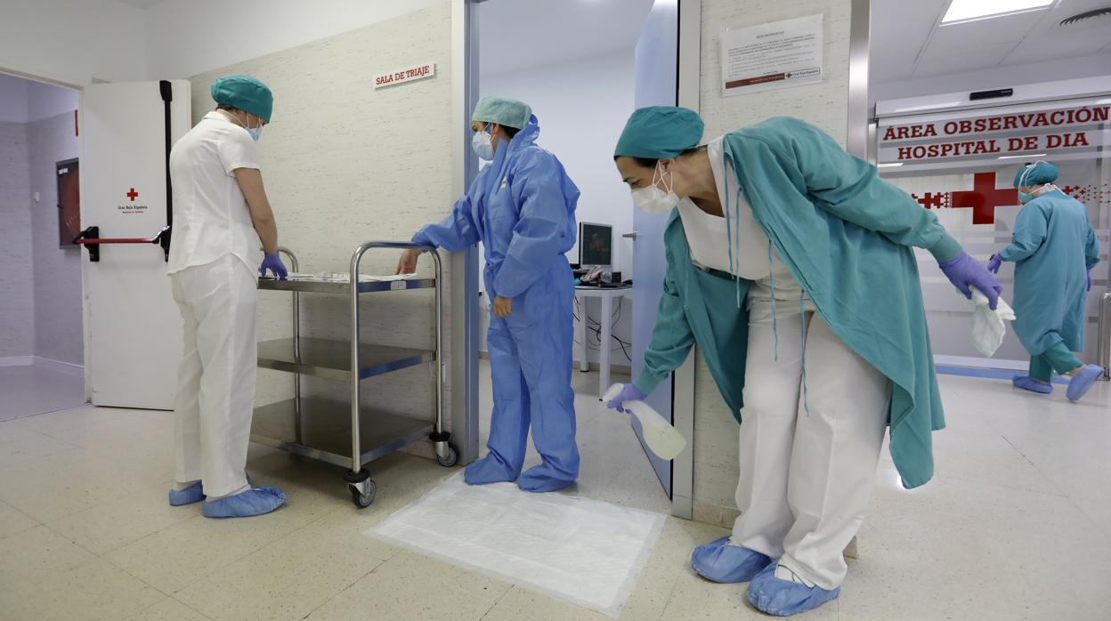 Profesionales sanitarios durante su jornada laboral