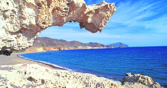 Playa del Arco en el Cabo de Gata en Almería