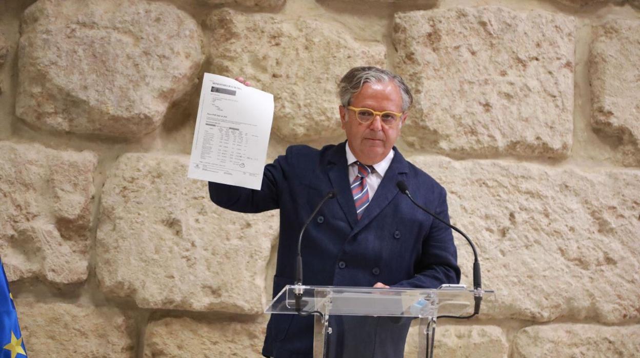 Salvador Fuentes, en una rueda de prensa en la mañana del lunes