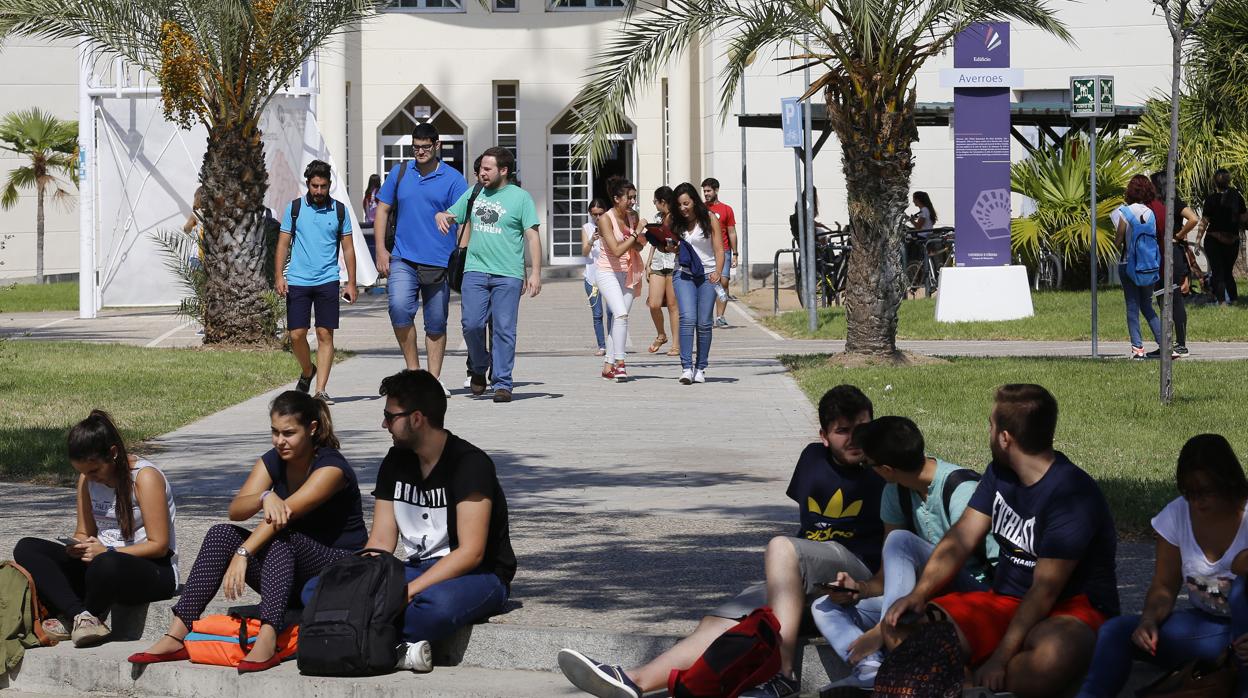 Alumnos en el campus de Rabanales, en una imagen de archivo