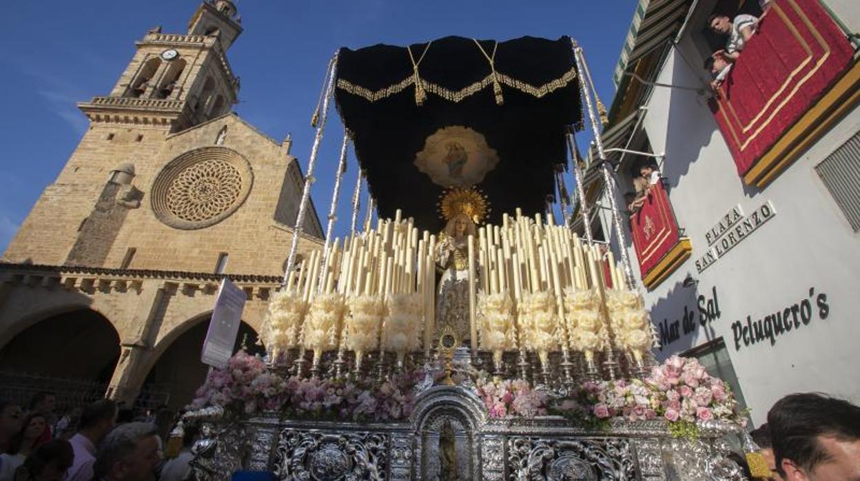 Delantera del paso de palio de Nuestra Señora de la Piedad