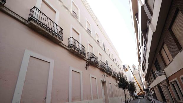 El Gran Teatro acomete obras de acondicionamientoy mejora de la seguridad en el exterior de su sede