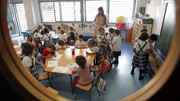 Educación estudia contratar más profesores de refuerzo para la vuelta al cole en Andalucía por el coronavirus