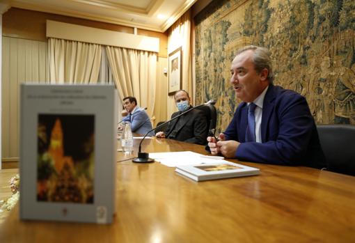 Presentación del libro de Rafael Carlos Roldán sobre los últimos 25 años de la Agrupación de Cofradías