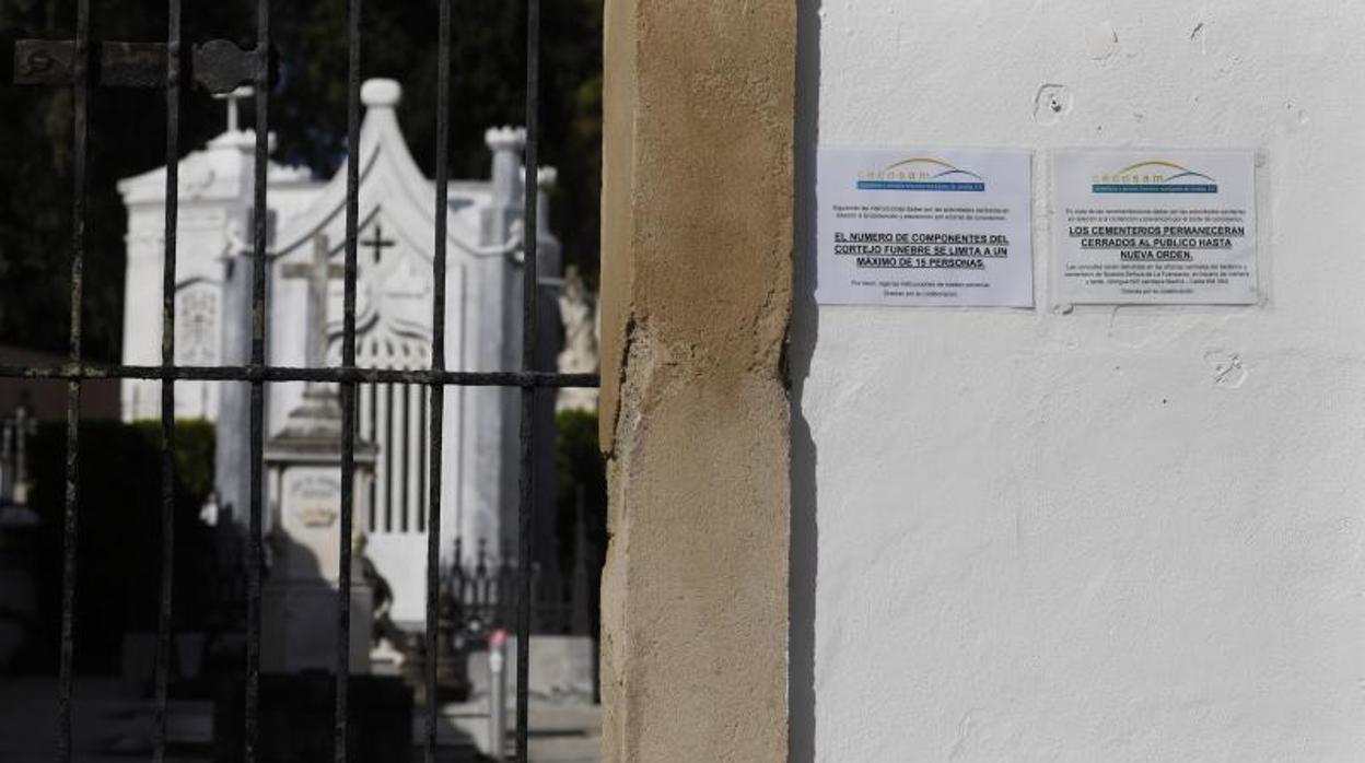 El cementerio de la Salud de Córdoba, cerrado durante la pandemia