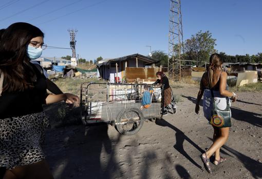 Voluntarios buscan en la zona de camino Carbonell