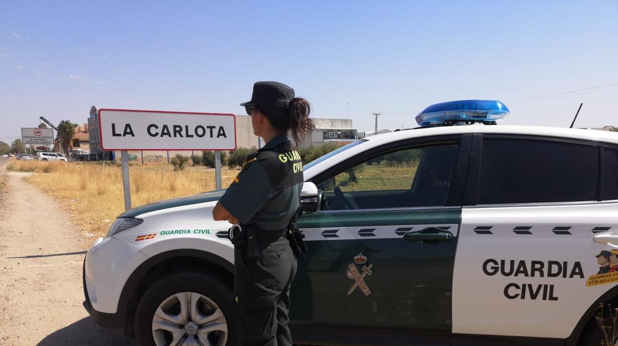 Una agente de la Guardia Civil de La Carlota