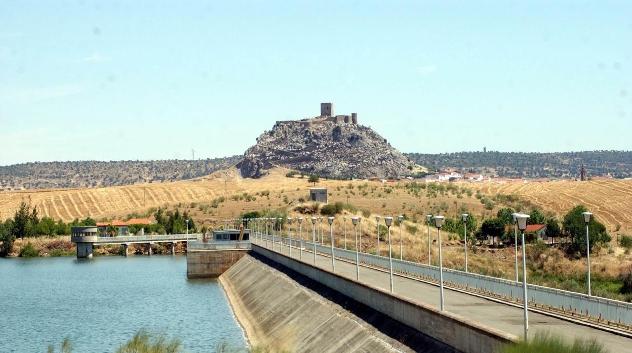 Castillo de Belmez, que corona el pueblo del mismo nombre