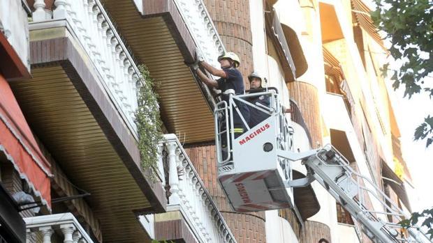 Los bomberos encuentran muerto a un anciano en Córdoba que podría llevar varios días fallecido