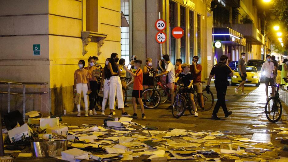 La Policía detiene en Córdoba a un hombre por arrojar documentos desde un edificio de Gran Capitán