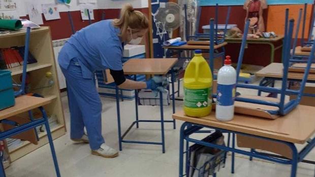 Los Ayuntamientos de Córdoba potencian la limpieza y compran tabletas ante el inicio del curso