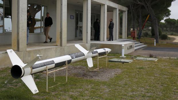 Defensa y Junta firman «in extremis» el protocolo para desarrollar el centro de drones de Huelva