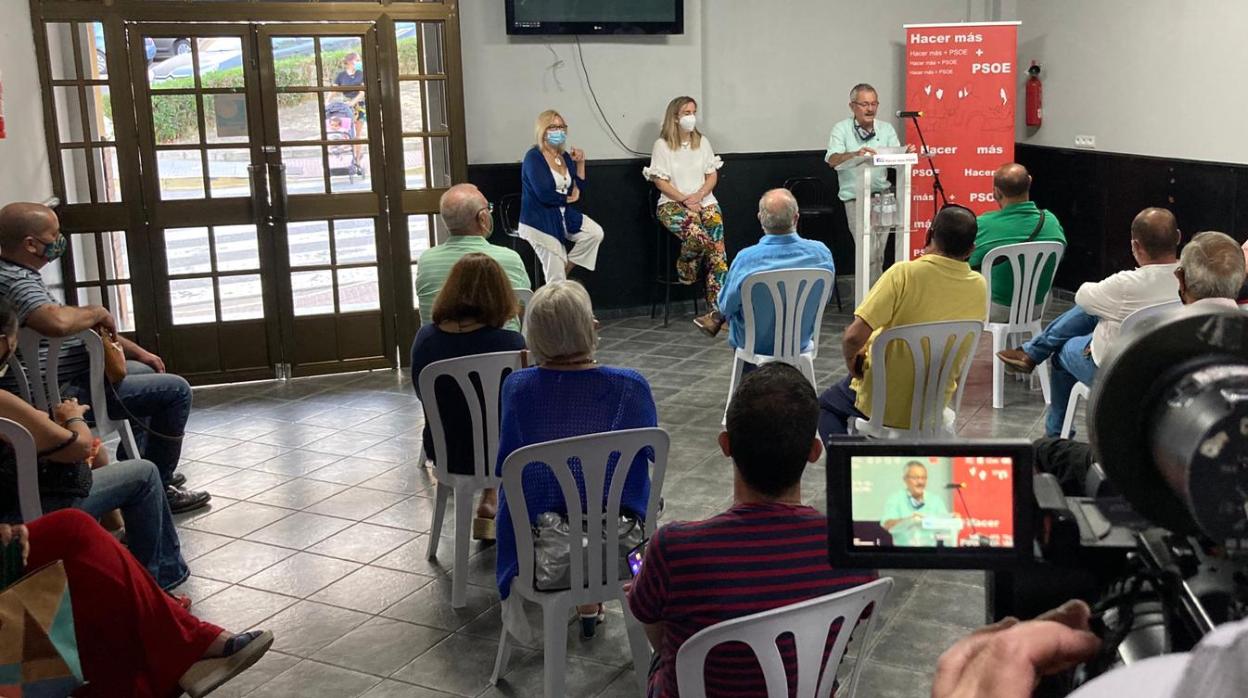 Reunión de militantes afines a «Hacer más PSOE» en Alcalá de Guadaíra