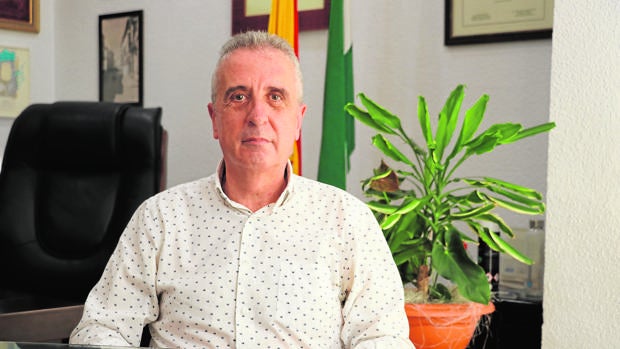 Juan Pérez, alcalde de Lucena: «Mantener la actividad económica no significa generar más contagios»
