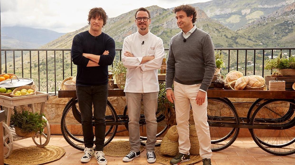 El chef cordobés Paco Morales en una imagen publicada en Instagram junto a Jordi Cruz y Pepe Rodríguez