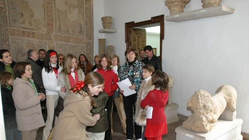 Imagen de archivo de una visita escolar al Museo Arqueológico de Córdoba