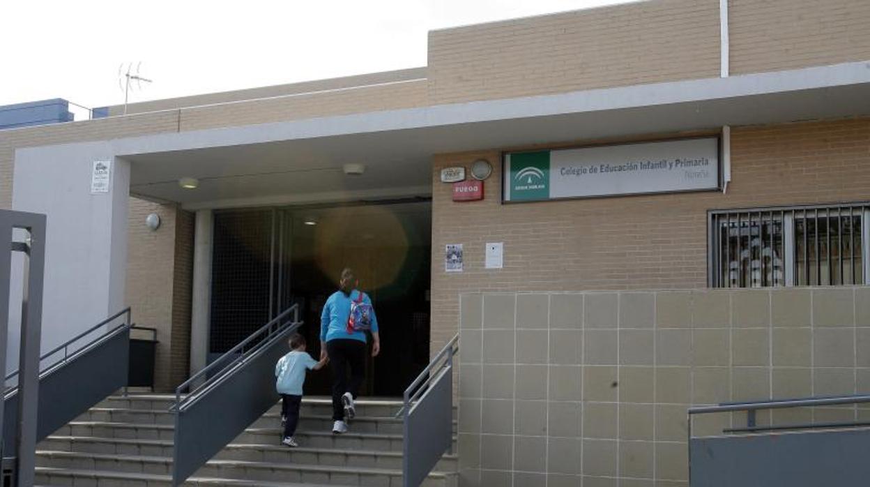 Entrada del Colegio Noreña, en una imagen de archivo