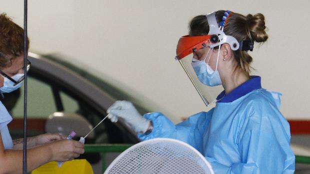 La incidencia del coronavirus se mantiene en torno al millar de casos diarios en Andalucía
