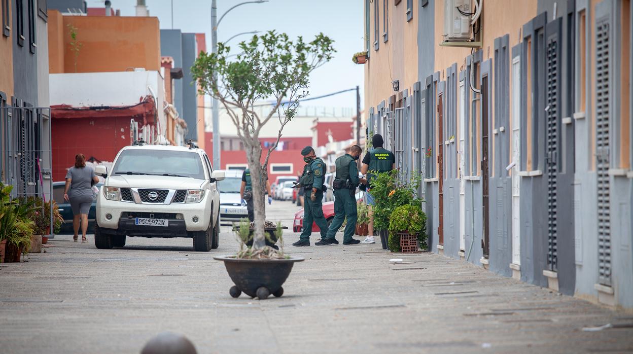 Imagen de uno de los resgistros realizados por la Guardia Civil en esta operación