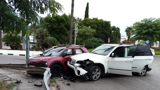 Una persecución a unos narcos acaba con un ciclista y una embarazada heridos en Estepona