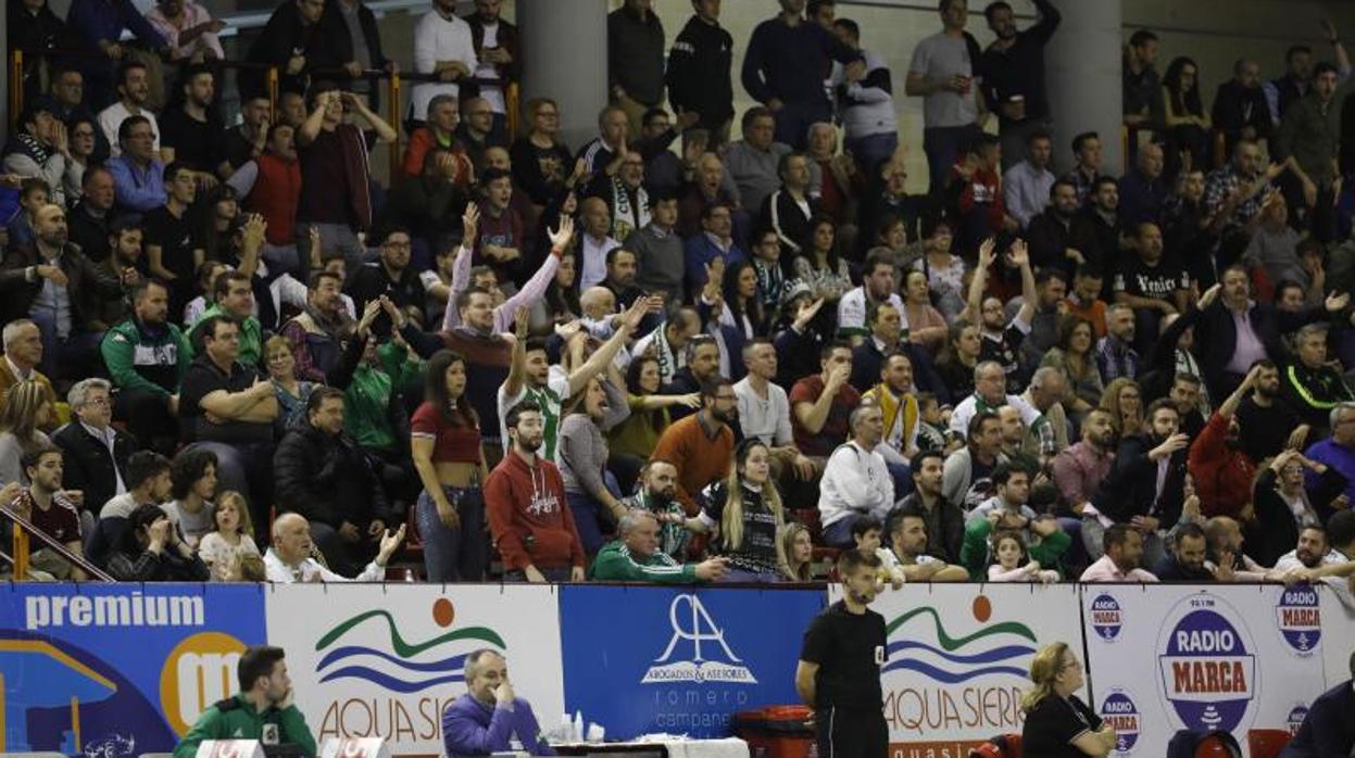 Grada de Vista Alegre durante un encuentro del Córdoba Patrimonio la pasada temporada