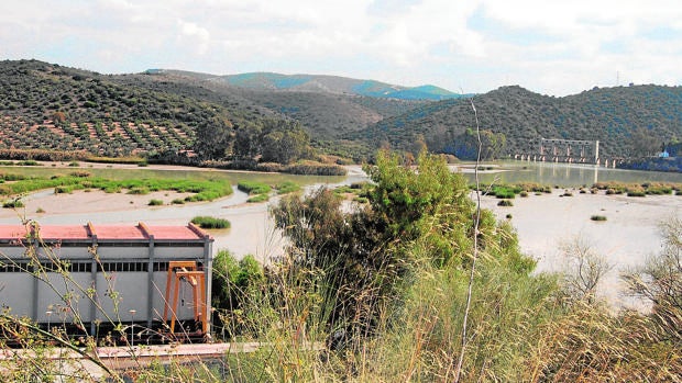 La CHG impulsa las obras para la limpieza del embalse Cordobilla de Puente Genil