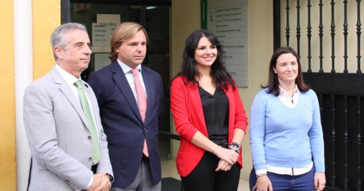 El alcalde de Lucena con delegados de la Junta