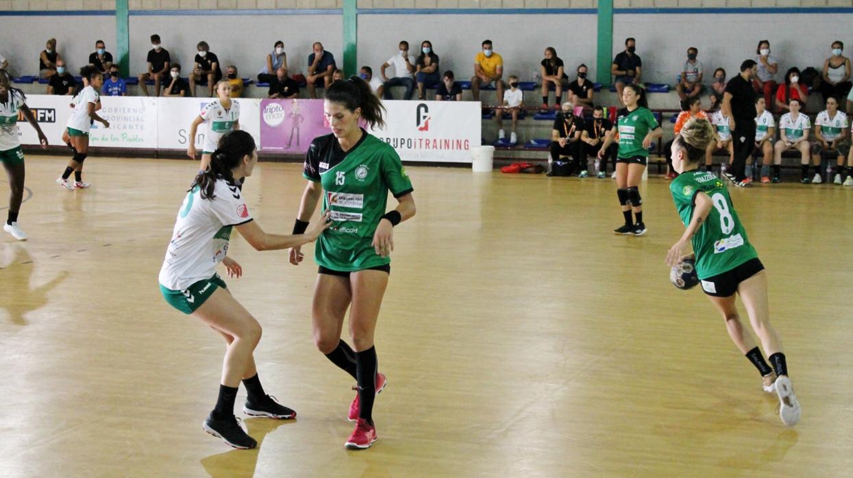 El conjunto cordobés del Adesal, este sábado, en la pista del Elche