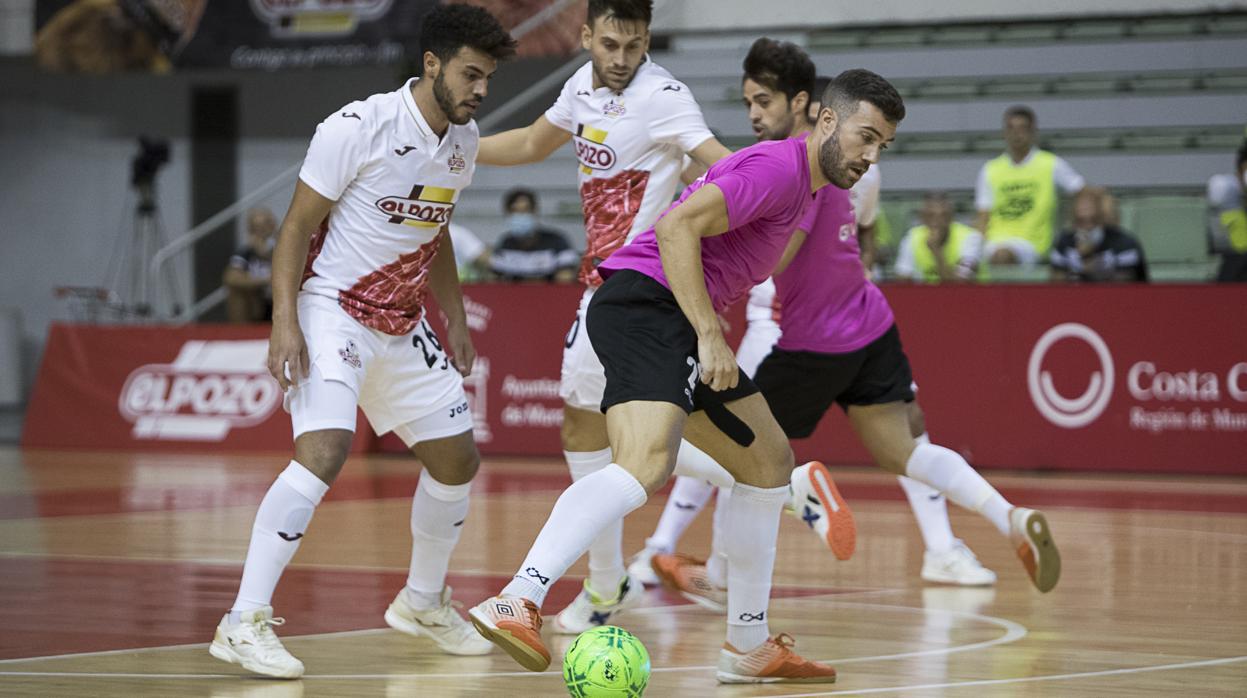 Saura, en un momento del partido de este martes entre ElPozo y el Córdoba Patrimonio en Murcia