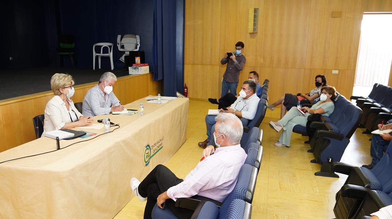 Reunión de alcaldes de Los Pedroches con miembros de la plataforma vecinal Que Pare el Tren