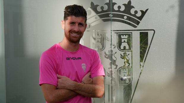 Javi Flores, capitán del Córdoba CF: «Todos nos hemos quedado más tranquilos con la inscripción»