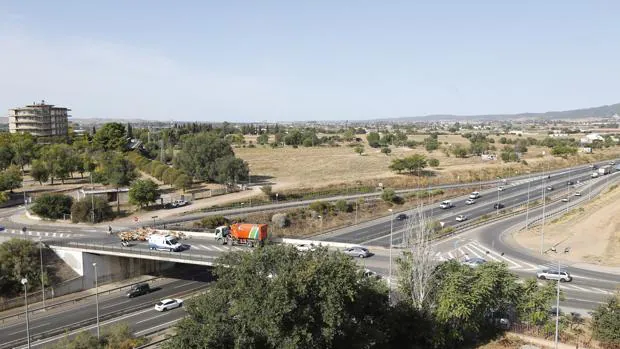 Los promotores del nuevo barrio de Córdoba plantean convertir la carretera del Aeropuerto en avenida