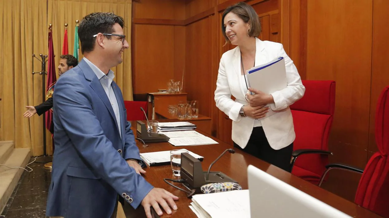 Pedro García (IU) e Isabel Ambrosio (PSOE) en su etapa como edil de Urbanismo y Turismo y alcaldesa