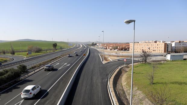 Muere un joven de veinte años en un accidente entre Écija y La Carlota en Córdoba