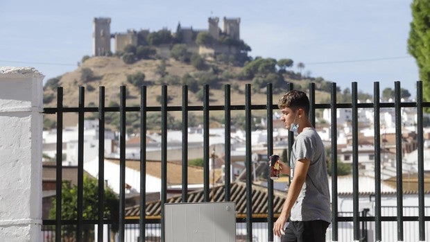 Cribado masivo de test en Almodóvar del Río por parte de Salud tras el repunte de contagios