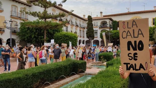 Un pueblo de Malaga se levanta contra la tala de los árboles que le dan nombre