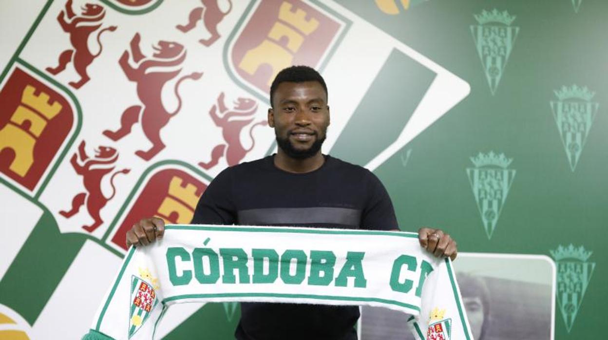 Djak Traoré en su presentación como jugador del Córdoba CF